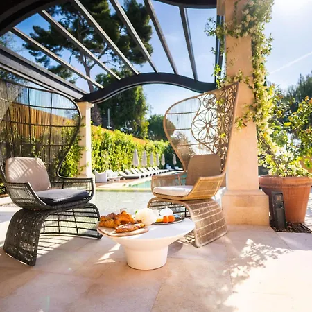 Bella Luna Villa *