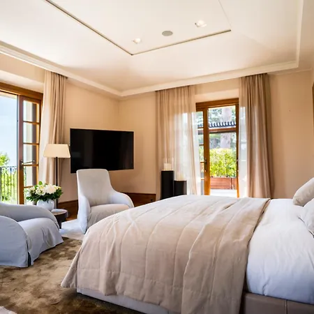 Bella Luna Villa *